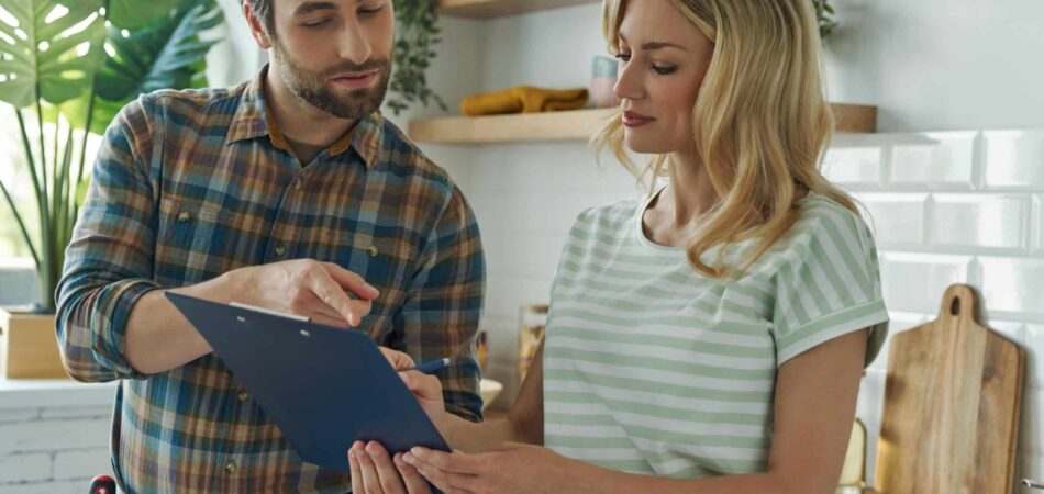 Woman talking to a plumbing expert