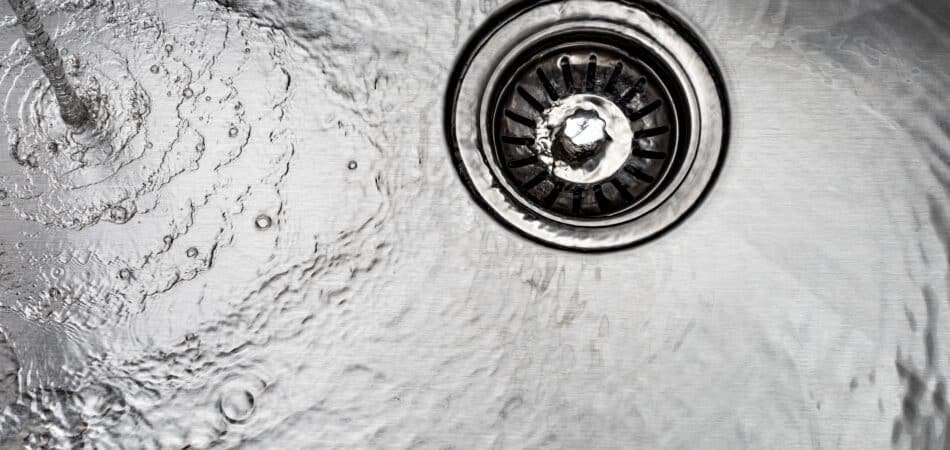 unclogging drains with hot water